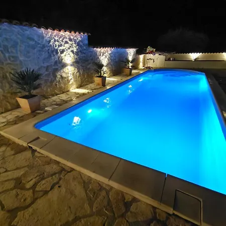 Mit Pool In Herrlich Ruhiger Lage Villa Vir