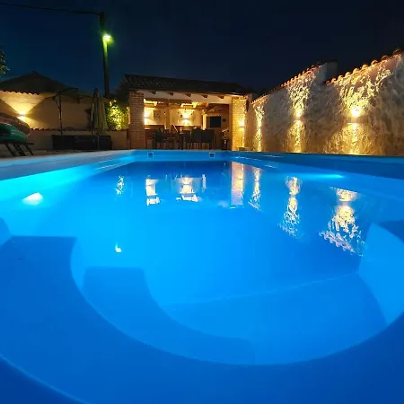 Villa Mit Pool In Herrlich Ruhiger Lage