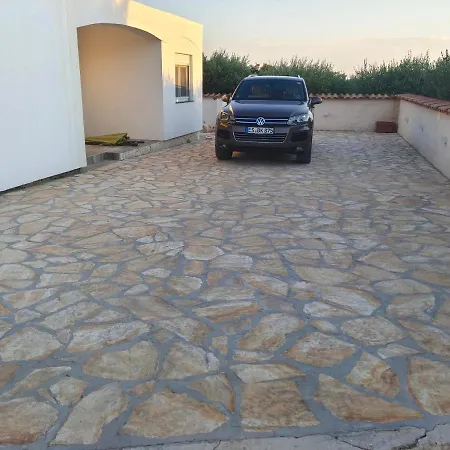 Villa Mit Pool In Herrlich Ruhiger Lage *